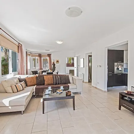 Villa Beautiful 5 Star Holiday In A Prime Location In Paralimni,book Early To Secure Your Dates, 1319 *
