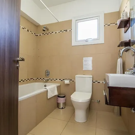 Beautiful 5 Star Holiday In A Prime Location In Paralimni,book Early To Secure Your Dates, 1319 *