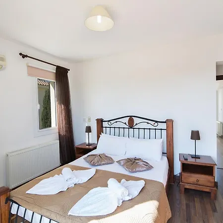 فيلة Beautiful 5 Star Holiday In A Prime Location In Paralimni,book Early To Secure Your Dates, 1319 *